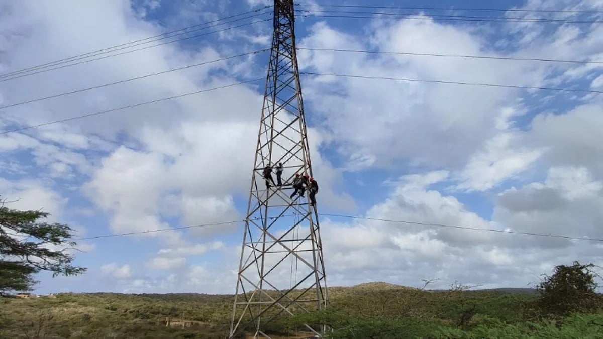 Corpoelec ejecuta plan de mantenimiento en torres de transmisión