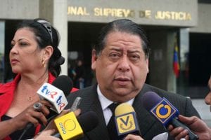 Escarrá afirma que Chávez puede juramentarse