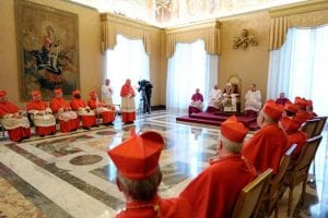 Víctimas piden a Benedicto XVI acciones contra la pedofilia