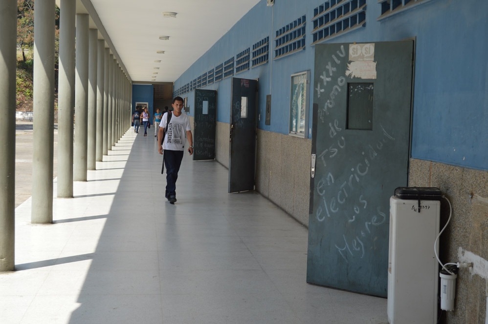 fotos: Observe porqué protestaron los estudiantes del Iuteval