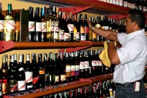 Gobierno prohíbe venta de bebidas alcohólicas