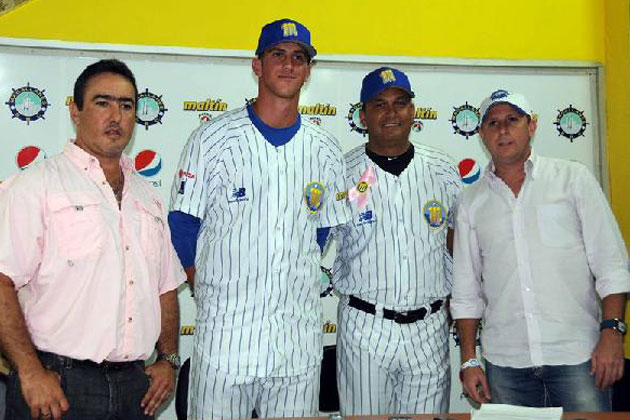 Alexander Burkard fue nombrado "Pitcher del año" en liga independiente de Canadá