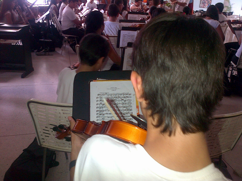 En fotos: ¡Amor a la música! Así ensayan los jóvenes de la orquesta sinfónica