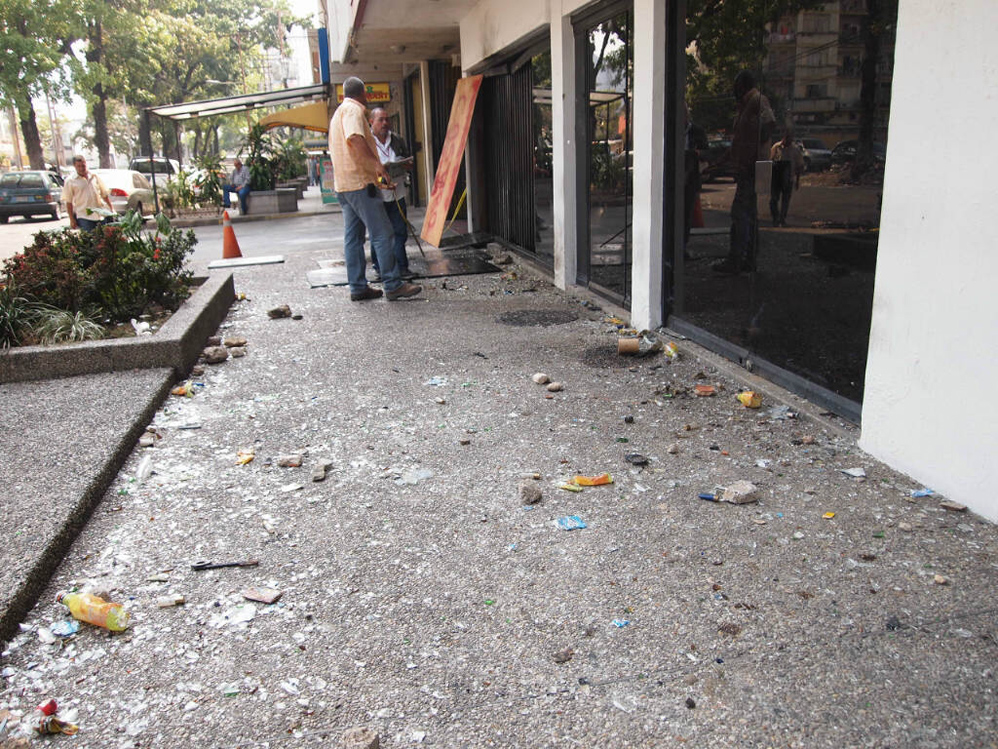 Destrozos en sede de Pdvsa de la avenida Bolívar