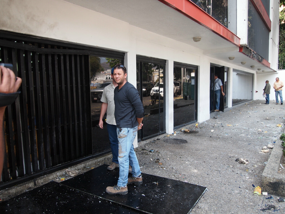 Destrozos en sede de Pdvsa de la avenida Bolívar