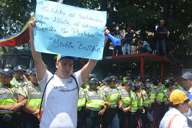 Capriles aseveró que mientras haya problemas en el país habrá razones para estar en las calles