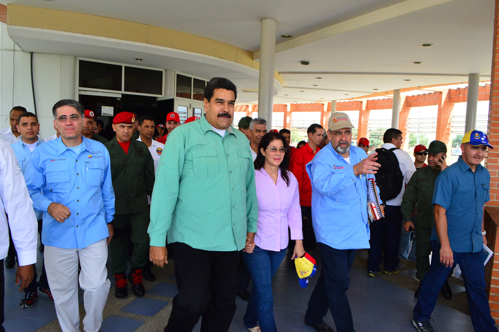 Maduro inauguró estaciones