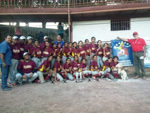 titulo tricampeon kickingball