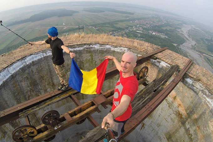 Deportista rumano subió a la chimenea más alta del mundo