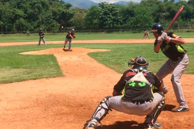 Leones del Caracas realizó primer juego interescuadras