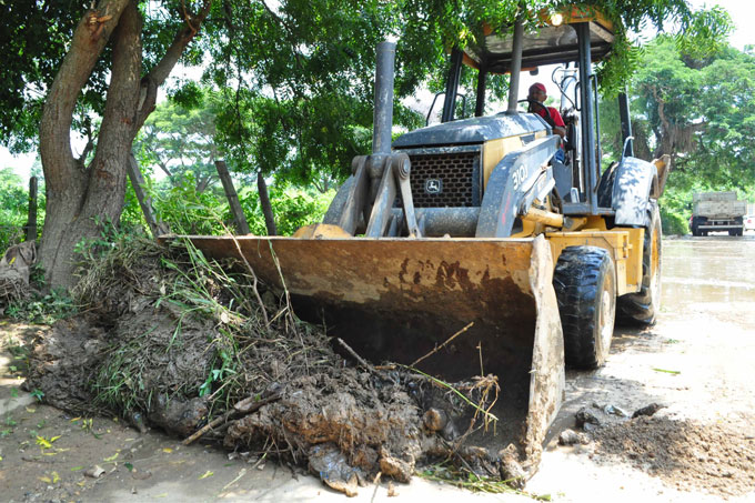 Gobernación de Carabobo realizó limpieza en vías afectadas por lluvias