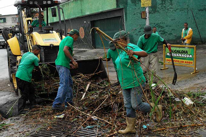 Refuerzan limpieza de drenajes y alcantarillas en Naguanagua por lluvias