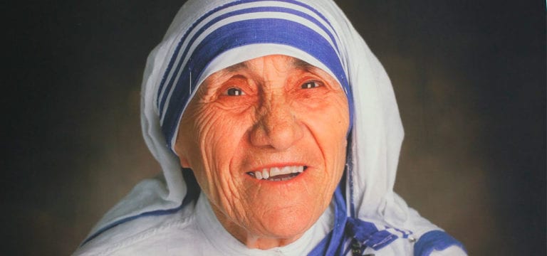 Madre Teresa de Calcuta fue canonizada oficialmente: ¡Ya es santa!