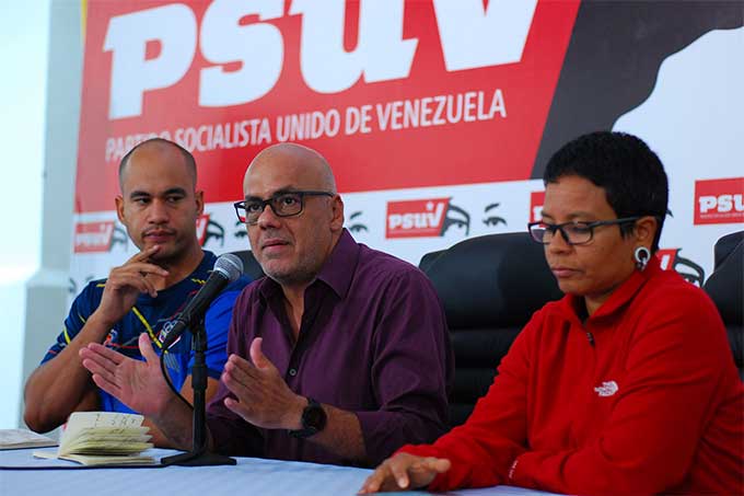 Chavismo anunció movilización permanente en todo el país