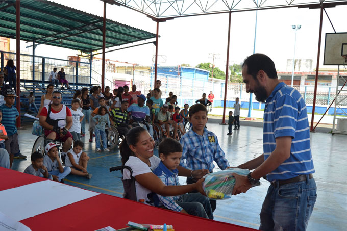 Gobierno de Guacara entregó kits escolares a discapacitados