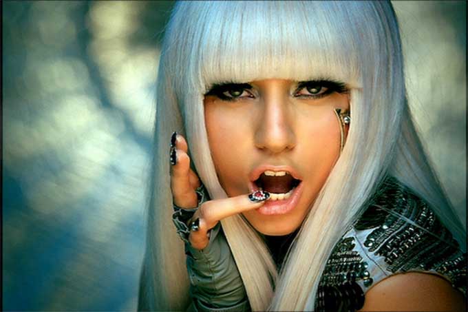 Lady Gaga estrenó el sencillo «Perfect Illusion» (+audio)