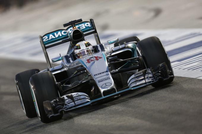 Lewis Hamilton dominó la tercera sesión de ensayos libres
