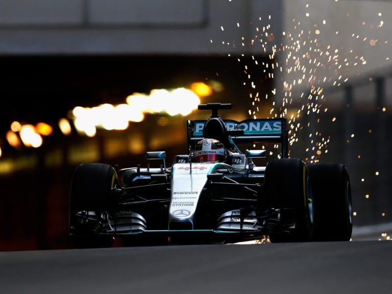 Lewis Hamilton mejoró tiempo y sigue dominando en el GP de Italia