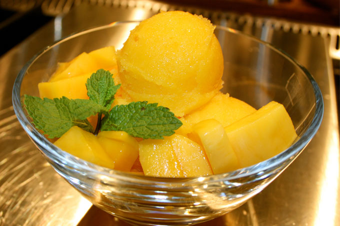 ¡Refrescante! Prepara este delicioso granizado de mango