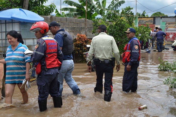 Alcaldía de Guacara atiende a vecinos afectados por lluvias