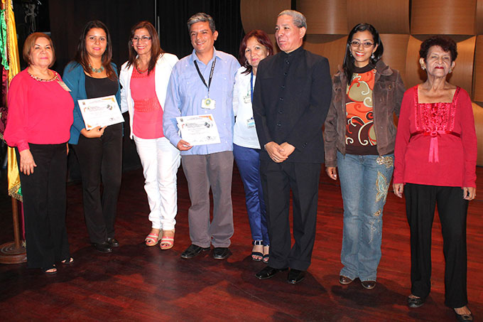 Campos honra a habitantes de Miguel Peña en “Algunos Matices de Investigación Social”