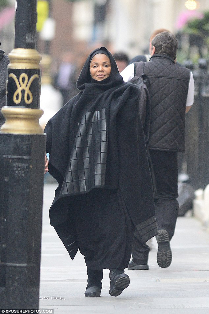En fotos: Janet Jackson ocultó su embarazo con una burka