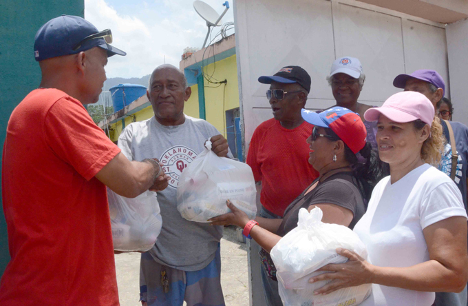 Alcaldía de Puerto Cabello entregó alimentos casa por casa