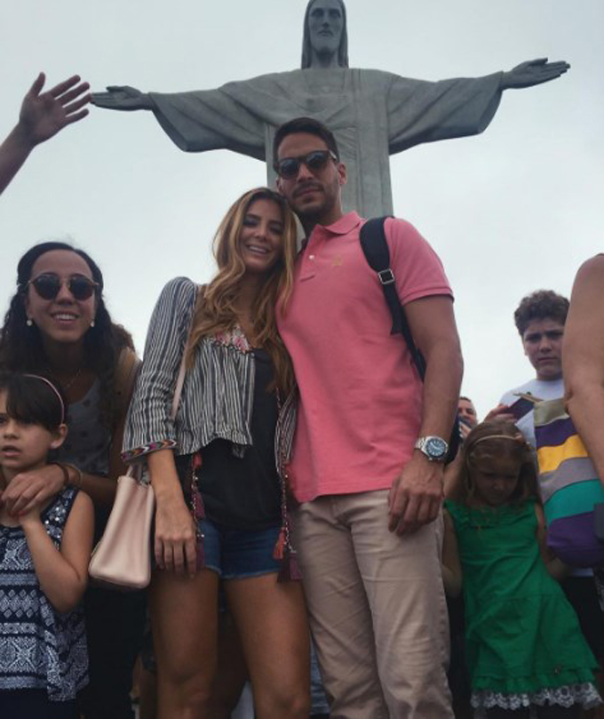 Oriana Lucchese y su prometido visitaron el espectacular monumento Cristo Redentor en Brasil