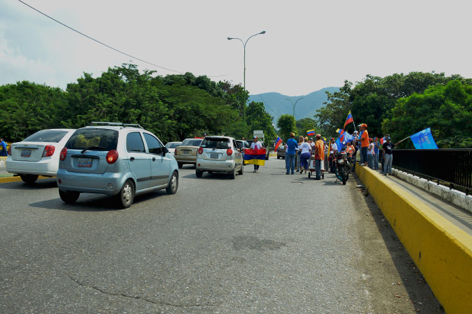 Tranca de la MUD en autopista molesta a los carabobeños