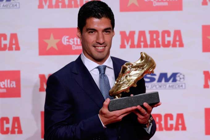 ¡Máximo goleador! El uruguayo Luis Suárez recibió la Bota de Oro