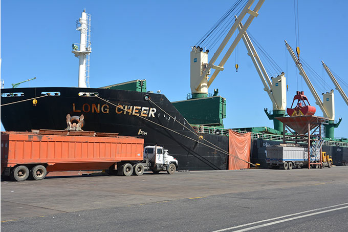 Embarcaciones con harina de soya y maíz blanco llegaron a Puerto Cabello
