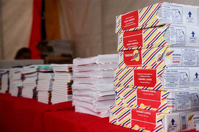 Invepal alcanza meta nacional de producción de 7 millones de cuadernos