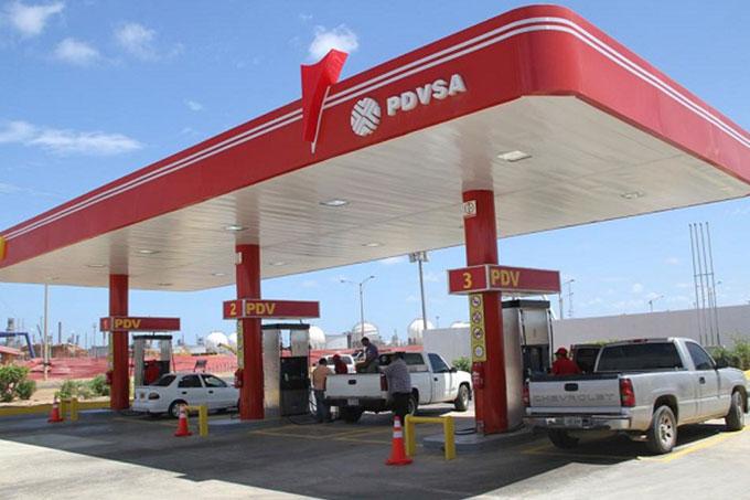 Cambiarán techos de gasolineras por materiales de Petrocasa