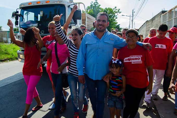 Gerardo Sánchez junto a la Gmbnbt continúa dignificando hogares en Guacara