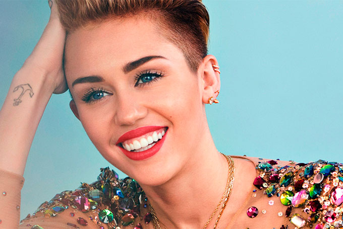 ¡No puede ser! Miley Cyrus posó con el tricolor venezolano (+foto)