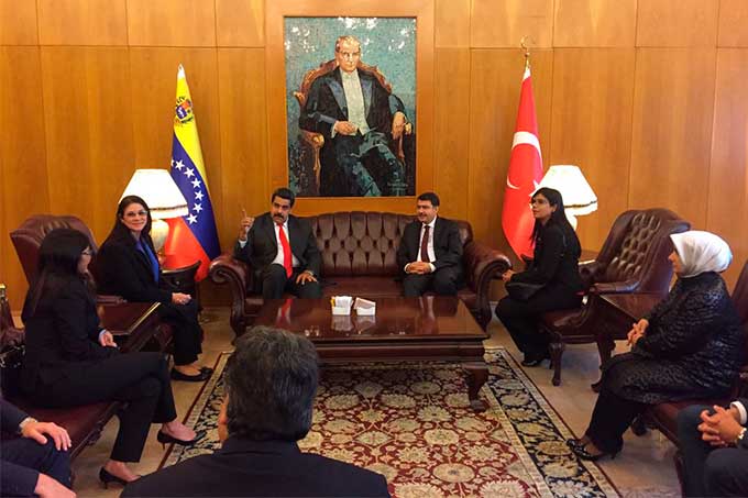 Autoridades de Estambul recibieron al presidente Maduro