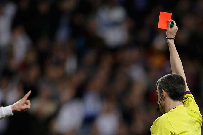 ¡Trágico! Futbolista mató a árbitro por sacarle tarjeta roja