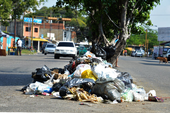 ¡A 11 días! basura continúa en calles de Villa Florida y Armando Celis