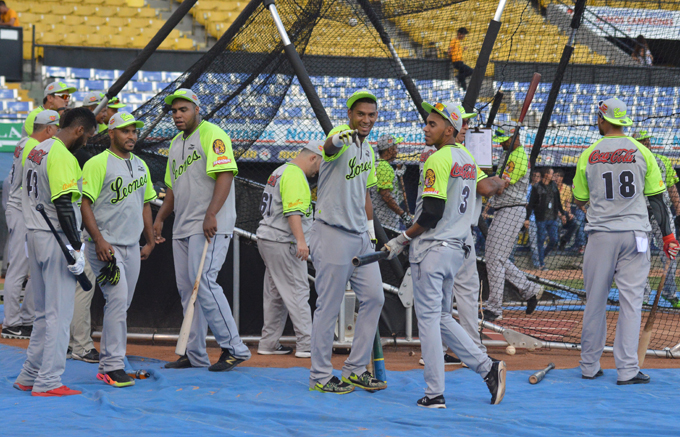 En fotos: entrenamiento de los Leones del Caracas en el JBP
