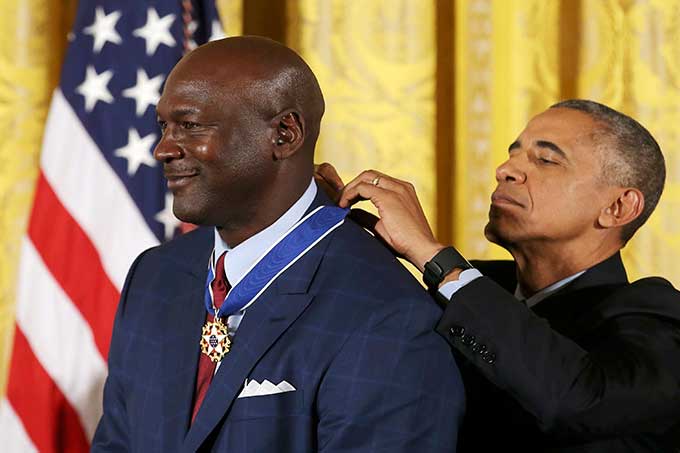 Michael Jordan recibió condecoración de Barack Obama