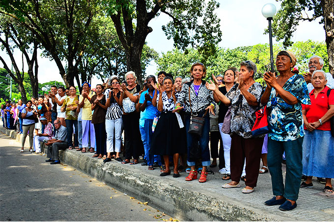 Más de 300 abuelos rindieron homenaje a Raúl Goite