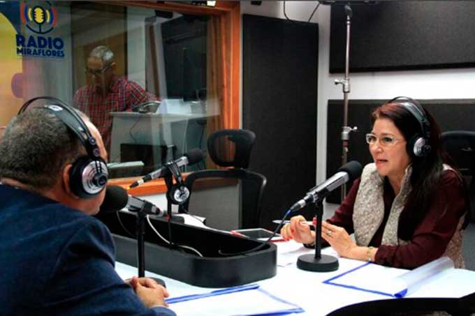 Cilia Flores estrenó programa radial «Decisiones» en Radio Miraflores