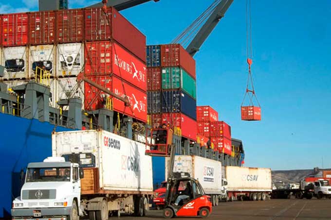 700 contenedores con mercancía navideña arribaron a La Guaira