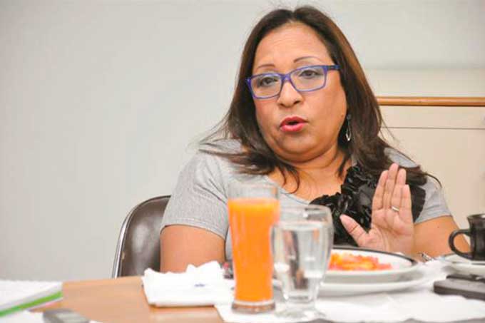 Flor García: Gobierno y oposición deben dialogar sin condiciones