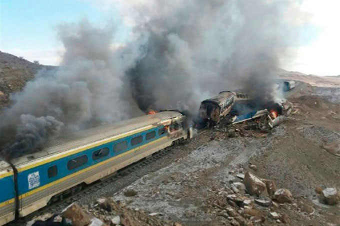 Choque de trenes en Irán dejó 40 muertos y varios heridos