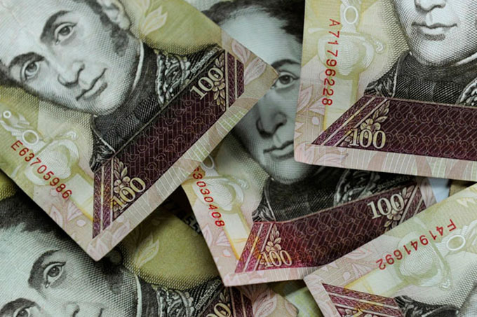 Billetes de Bs.100 saldrán de circulación en los próximos tres días