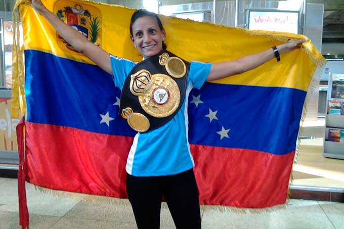 María Milano se tituló campeona del peso mínimo en la AMB