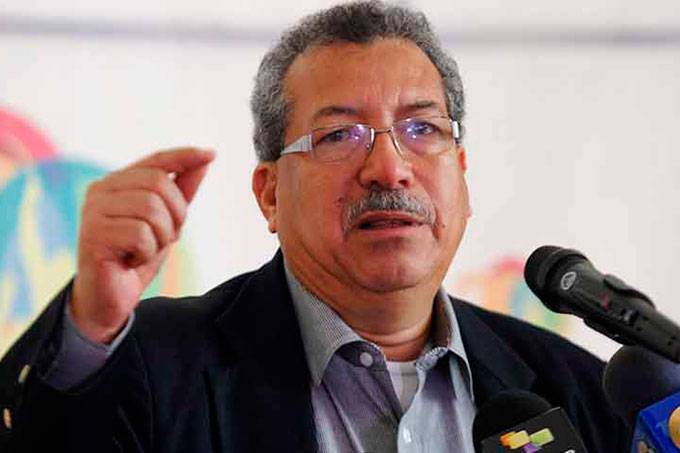 Saúl Ortega: exhortó a la oposición a mantenerse en la mesa de diálogo