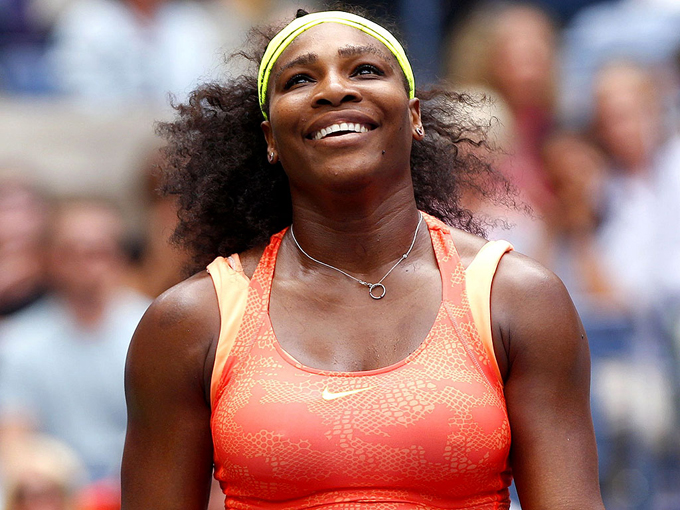 ¡OMG! Serena Williams se lanza al agua en el 2017