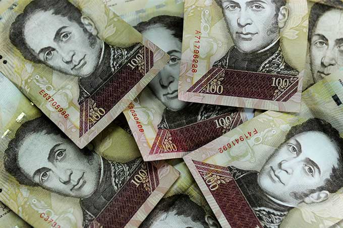 Maduro hablará con Santos sobre el tráfico de papel moneda